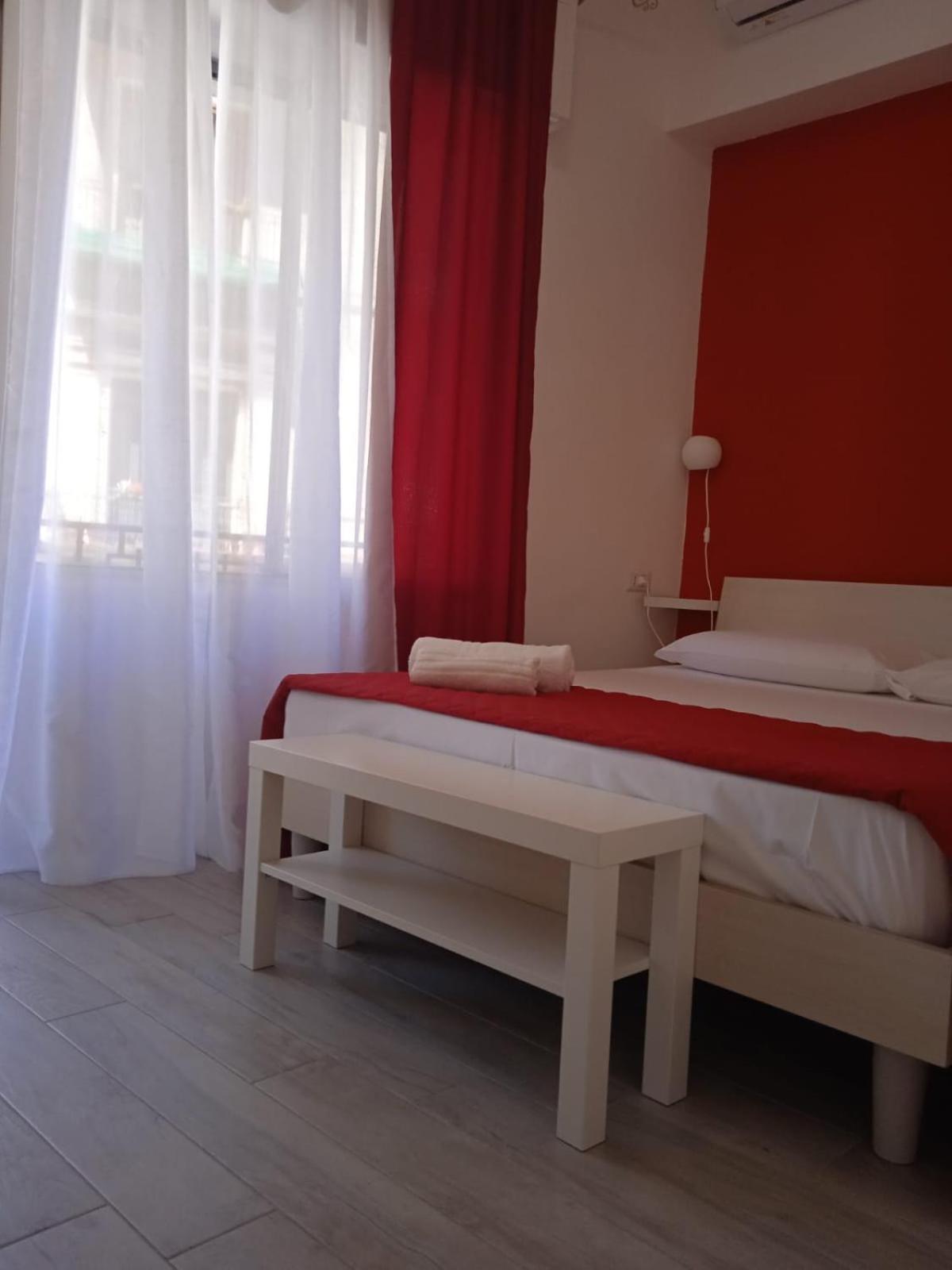 La Stazione 92 Bed and Breakfast Catánia Buitenkant foto